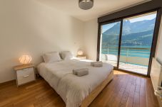 bedroom, luxury, flat, holiday rental, annecy, vacation, lake view, mountain, hotel, snow, sun, private beach