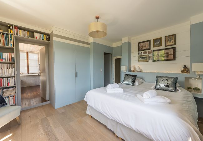 Double bedroom - Holiday rental bedroom, cocooning, holiday rental, location, saint-jorioz, lake, mountains, luxury, house, hotel, sun, snow, vacation