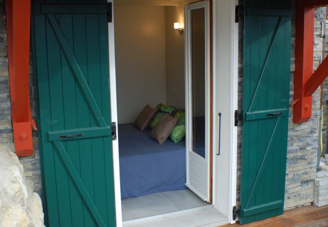Bedroom with balcony - Holiday rental  terrace, bedroom, luxury, flat, holiday rental, annecy, vacation, lake view, mountain, chalet, standing, hotel, snow, sun