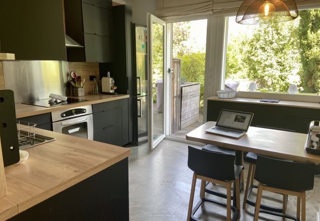 rental house garden annecy house, luxury, seasonal rental, annecy, vacations, snow, beach, hotel, sun, winter, village, mountains, lake, pool