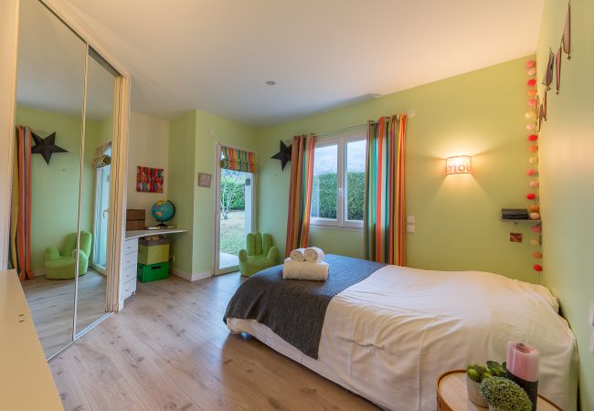 vacation rental in lake annecy house, luxury, seasonal rental, annecy, vacations, snow, beach, hotel, sun, winter, village, mountains, lake, pool