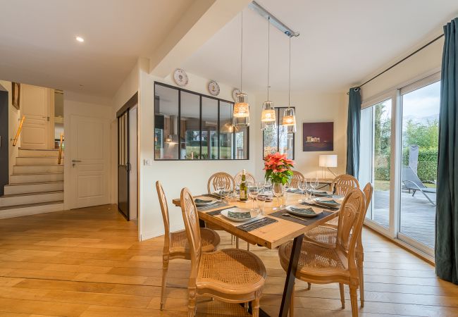 lake annecy holidays house, luxury, seasonal rental, annecy, vacations, snow, beach, hotel, sun, winter, village, mountains, lake, pool