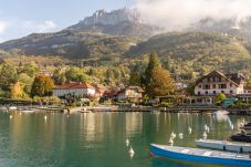 Lake Annecy, beach, Airbnb, booking, prestige, rental agency, LLA Selections, Premium rental flat, French alps