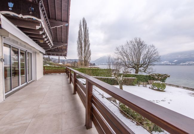 www annecy france house, luxury, seasonal rental, annecy, holidays, lake access, private pontoon, mountain, hotel, snow, sun, boat