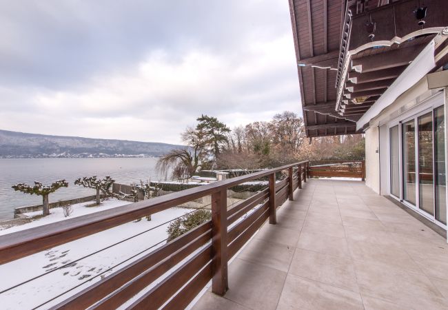 lake annecy air bnb house, luxury, seasonal rental, annecy, holidays, lake access, private pontoon, mountain, hotel, snow, sun, boat