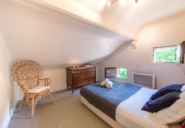 annecy house for rent house, luxury, seasonal rental, annecy, holidays, lake access, private pontoon, mountain, hotel, snow, sun, boat