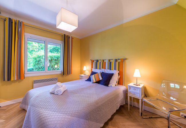 lake annecy rentals house, luxury, seasonal rental, annecy, holidays, lake access, private pontoon, mountain, hotel, snow, sun, boat