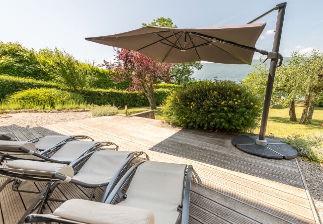 villa rental in Veyrier  - Lake Annecy villa, pontoon, garden, lake view, for rent, vacation, cozy, restful, charming, Veyrier, lake Annecy, summer, 4 rooms