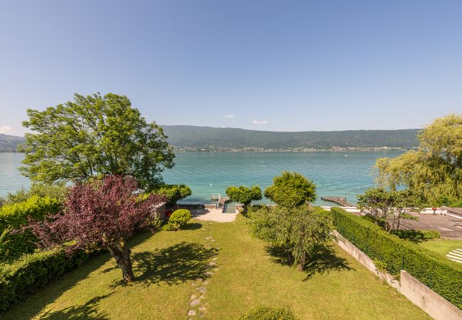 LLA Selections - Home and chalets Premium rentals French alps  house, luxury, seasonal rental, annecy, holidays, lake access, private pontoon, mountain, hotel, snow, sun, boat