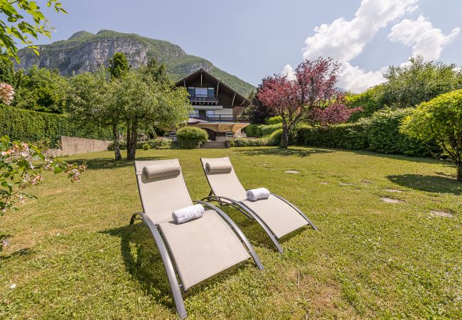 hotels lake annecy house, luxury, seasonal rental, annecy, holidays, lake access, private pontoon, mountain, hotel, snow, sun, boat