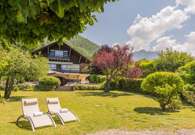 lake annecy holiday rentals house, luxury, seasonal rental, annecy, holidays, lake access, private pontoon, mountain, hotel, snow, sun, boat