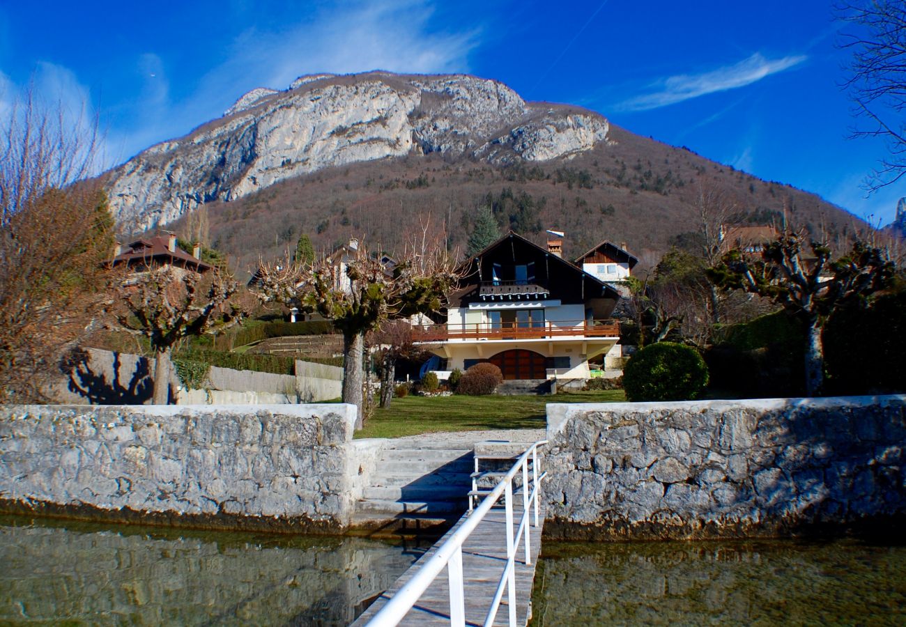 places to stay in annecy france house, luxury, seasonal rental, annecy, holidays, lake access, private pontoon, mountain, hotel, snow, sun, boat