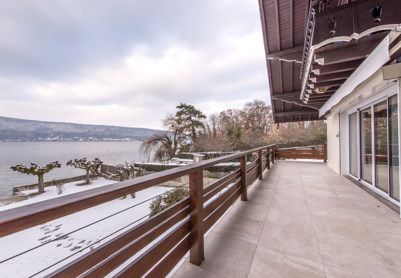 lake annecy air bnb house, luxury, seasonal rental, annecy, holidays, lake access, private pontoon, mountain, hotel, snow, sun, boat