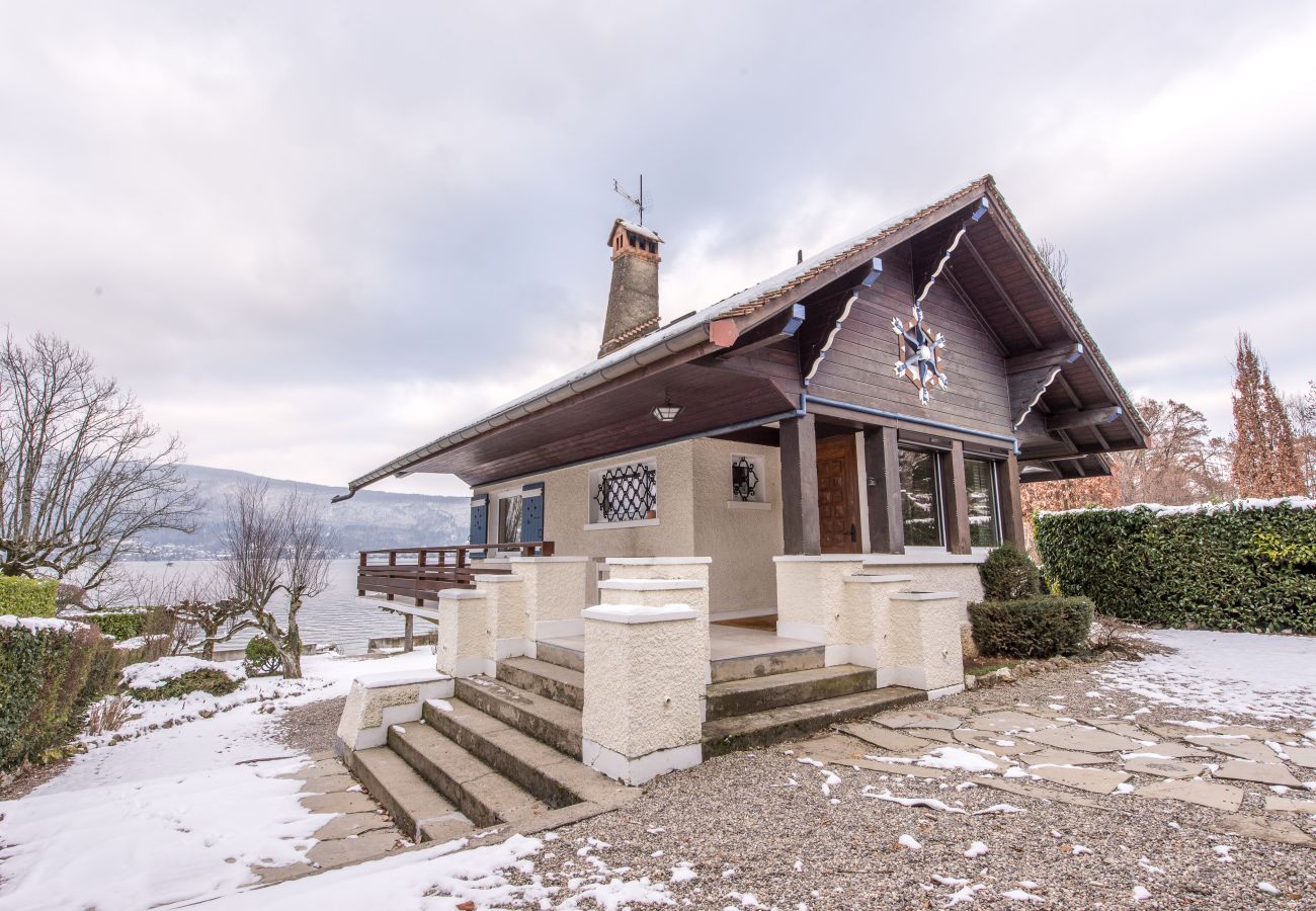 annecy france holiday lettings house, luxury, seasonal rental, annecy, holidays, lake access, private pontoon, mountain, hotel, snow, sun, boat