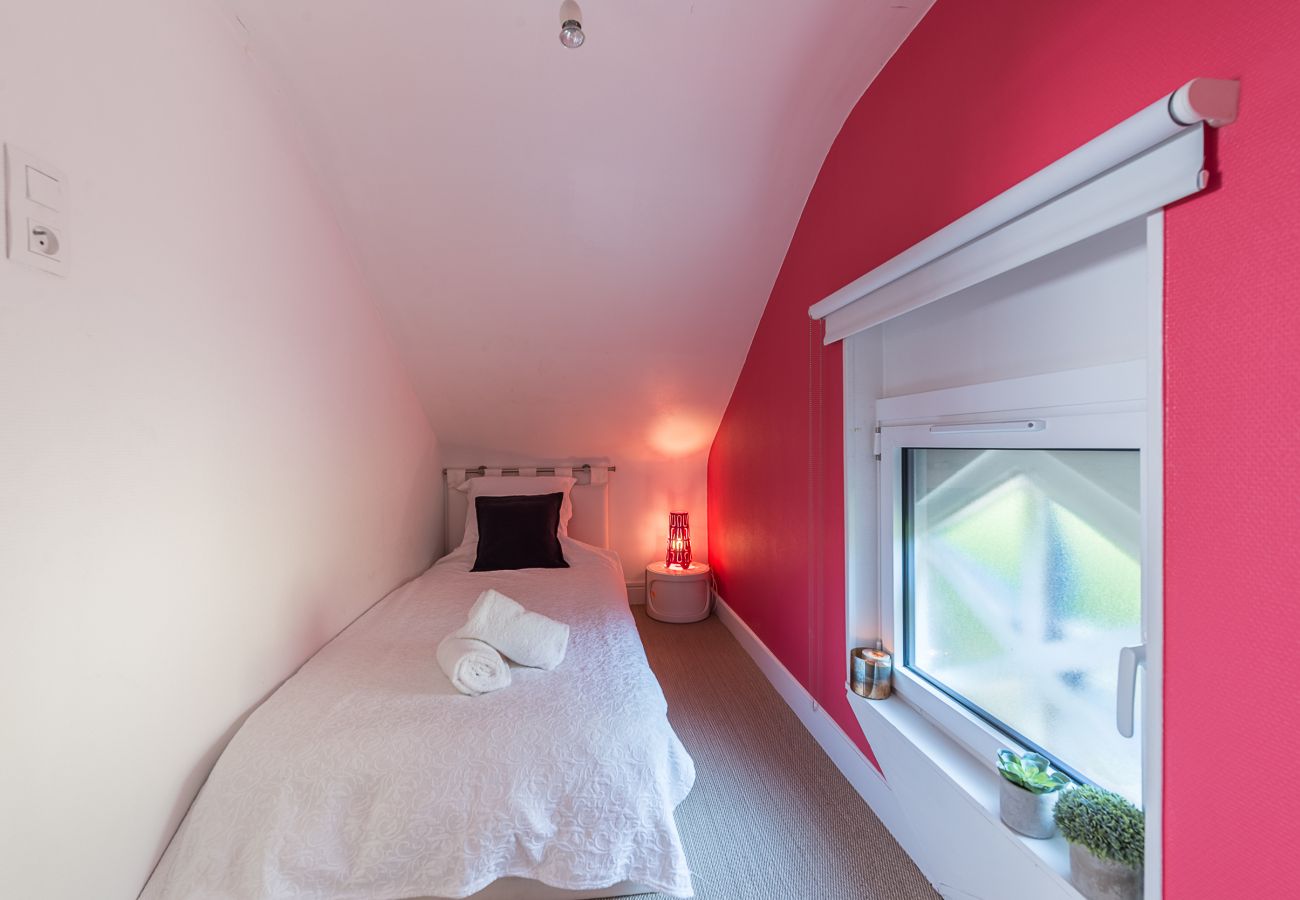 House with lake view and pontoon for rent - Lake Annecy room Veyrier, lake view, terrace access, mountains, office, dressing,, concierge, super host, sustainable housing