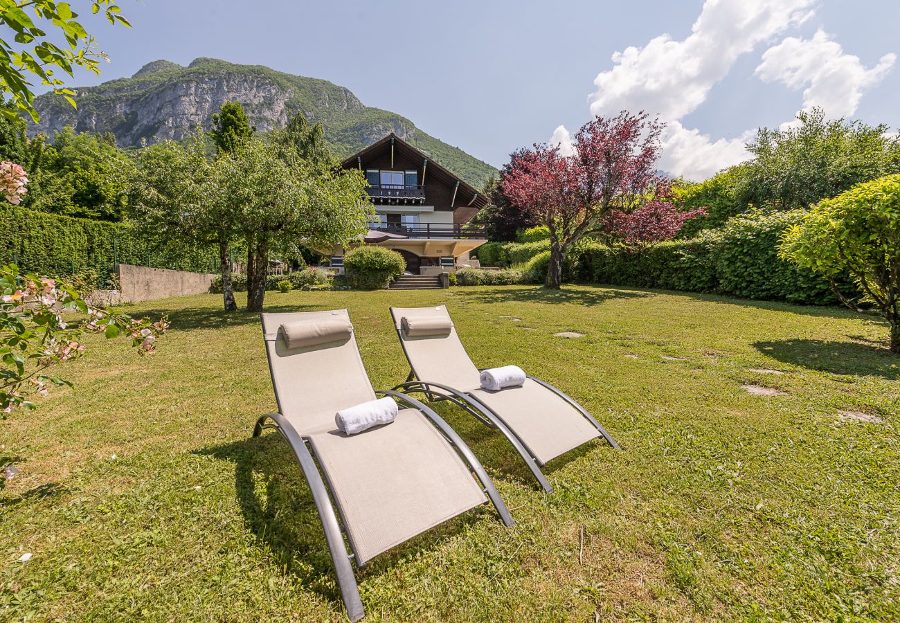 hotels lake annecy house, luxury, seasonal rental, annecy, holidays, lake access, private pontoon, mountain, hotel, snow, sun, boat