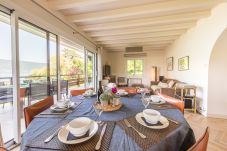 house, luxury, seasonal rental, annecy, holidays, lake access, private pontoon, mountain, hotel, snow, sun, boat 