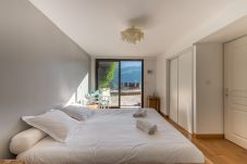 bedroom, luxury, flat, holiday rental, annecy, vacation, lake view, mountain, hotel, snow, sun, private beach