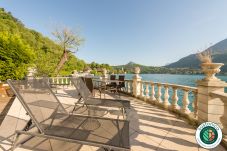 flat, 4 persons, terrace, sun, seasonal rental, high-end concierge, holidays, hotel, annecy, lake, private beach, France