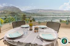 flat, balcony, lake and mountain view, seasonal rental, high-end concierge, holidays, hotel, annecy, luxury