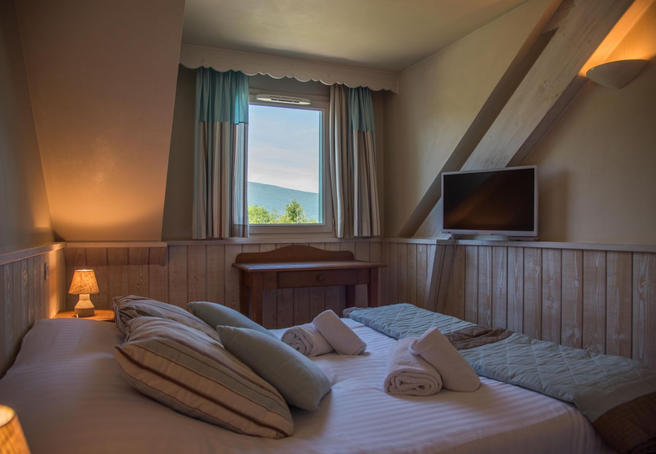 Double bedroom - Holiday rental bedroom, baie des voiles, holiday rental, location, annecy, lake, mountains, luxury, flat, hotel, sun, snow, vacation