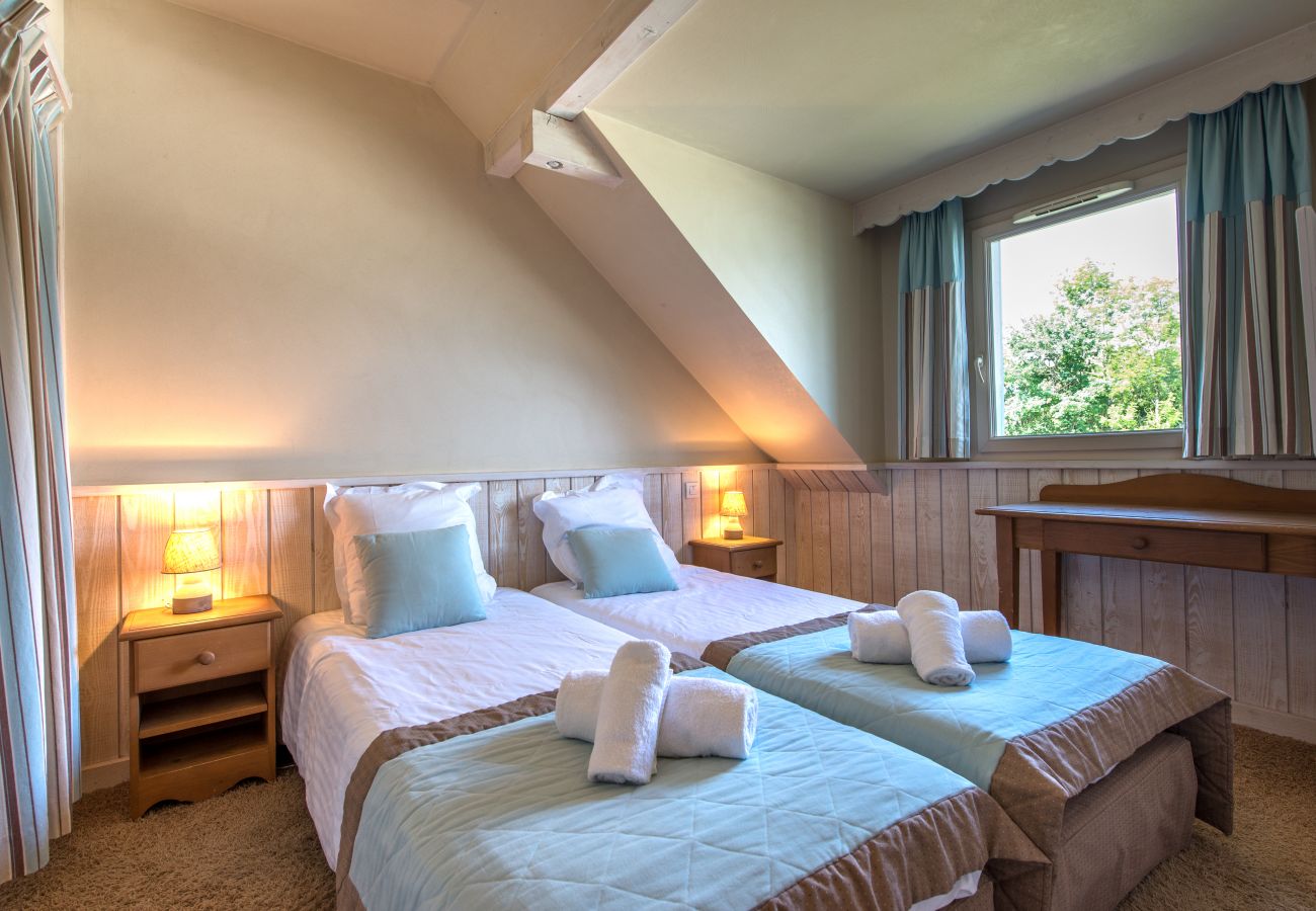 Double bed room - Holiday rental bed room, baie des voiles, annecy, Duingt, holiday rental, vacation, lake view, lake access, mountain view, luxury