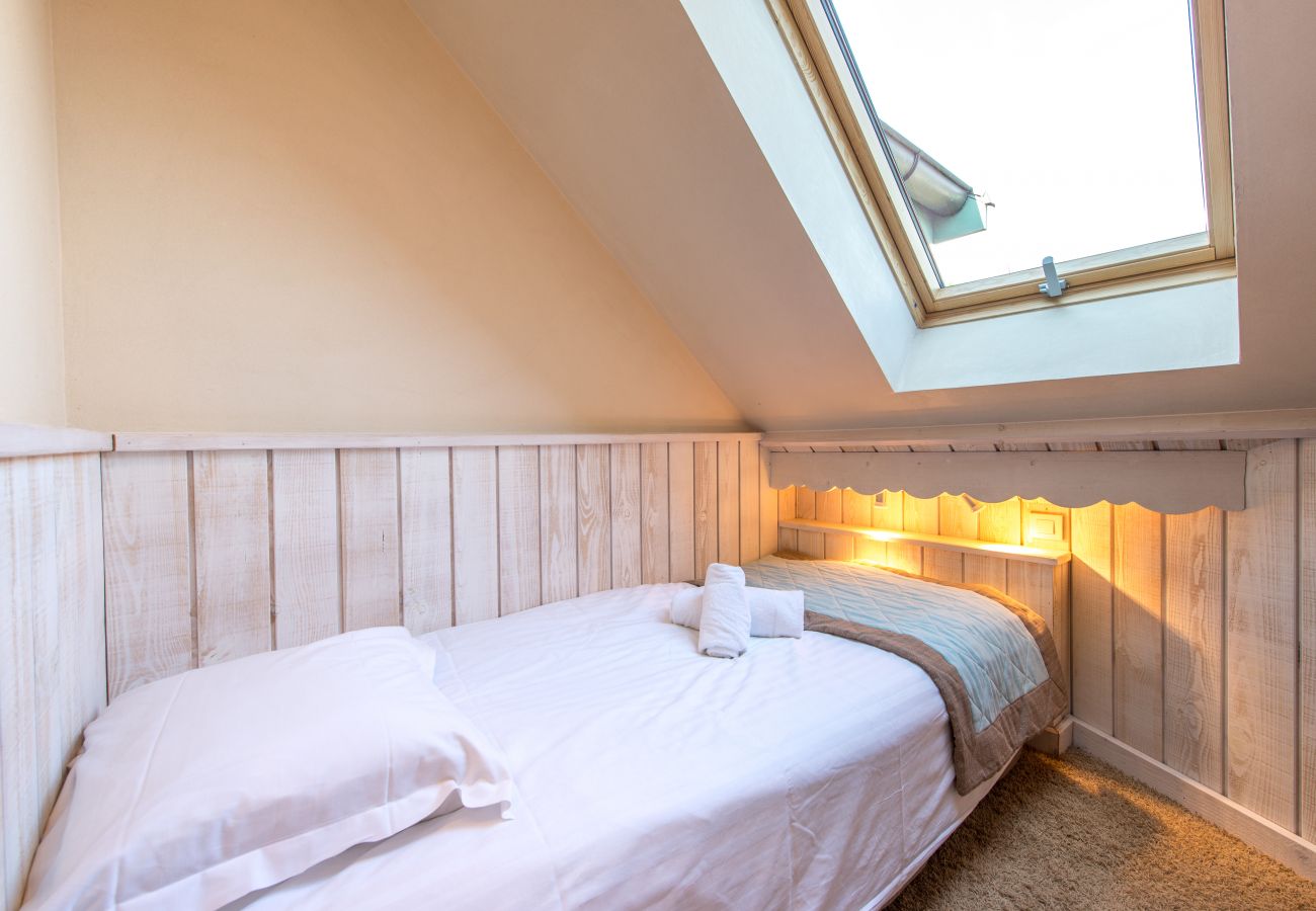 Bedroom - Holiday rental  bedroom, baie des voiles, holiday rental, location, annecy, lake, mountains, luxury, flat, hotel, sun, snow, vacation
