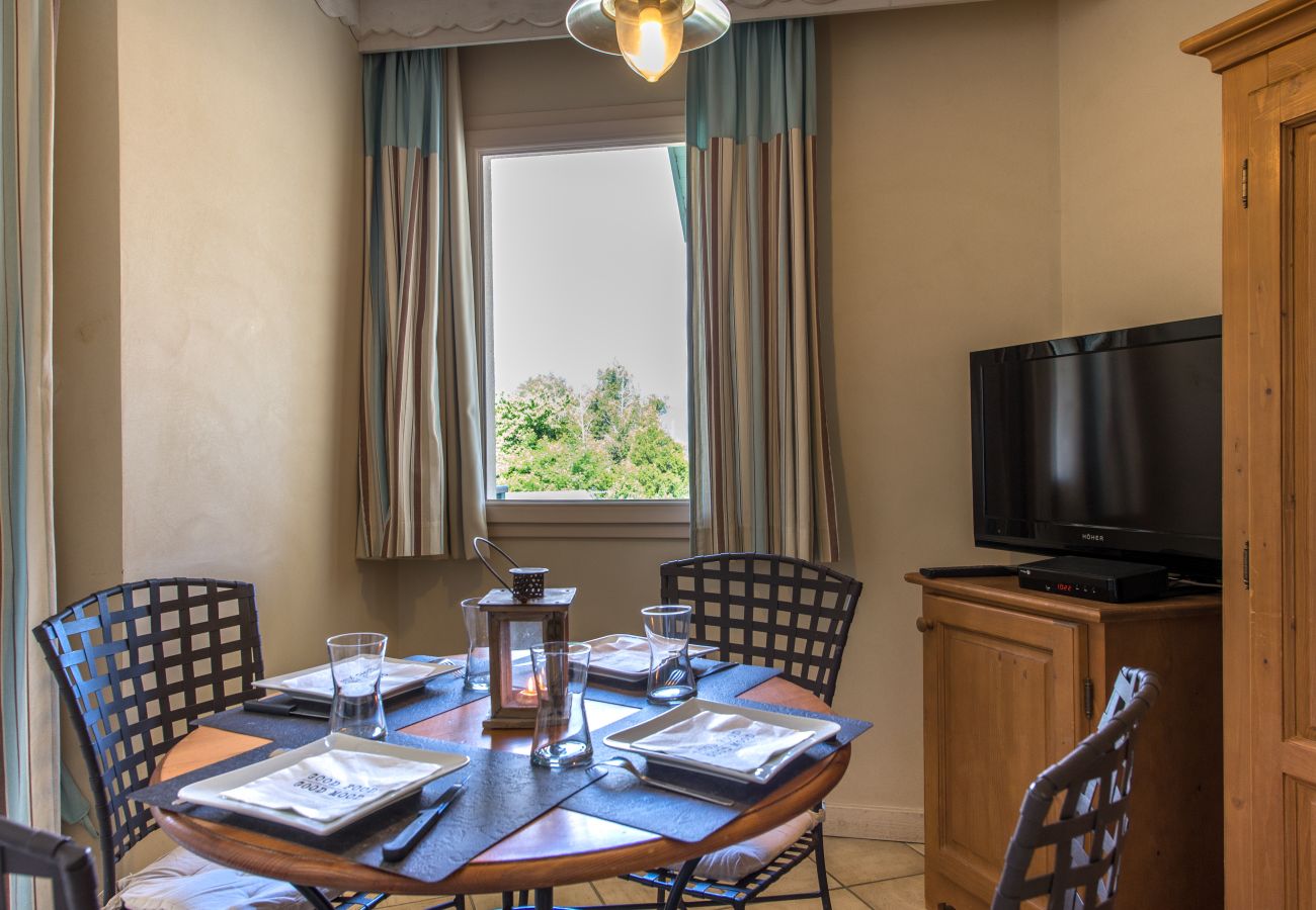 Dining room - Holiday rental dining room, baie des voiles, holiday rental, location, annecy, lake, mountains, luxury, flat, hotel, sun, snow, vacation