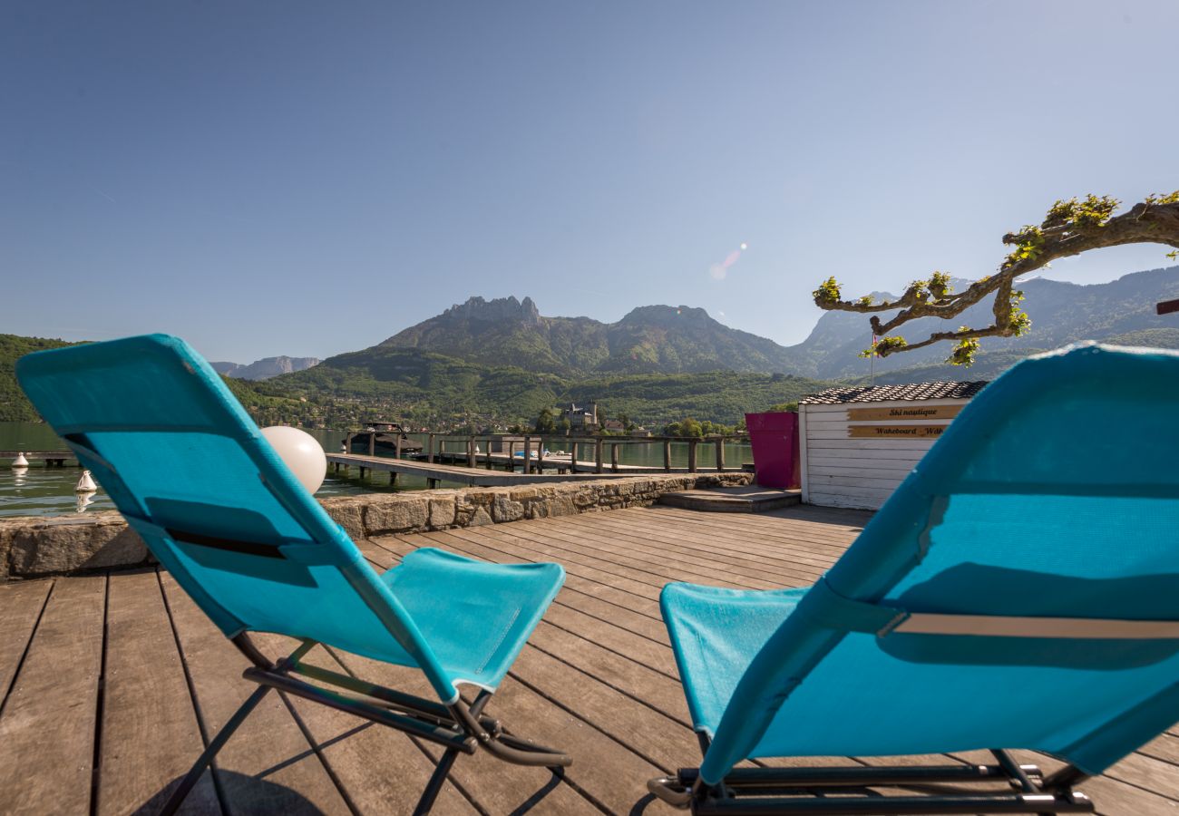 Private beach area in the Baie des Voiles - Holiday rental private beach, baie des voiles, holiday rental, location, annecy, lake, mountains, luxury, flat, hotel, sun, snow, vacation