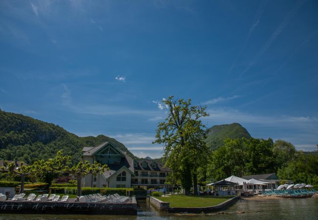 Building / private beach - Holiday rental building, residence, baie des voiles, annecy, Duingt, private beach, holiday rental, location