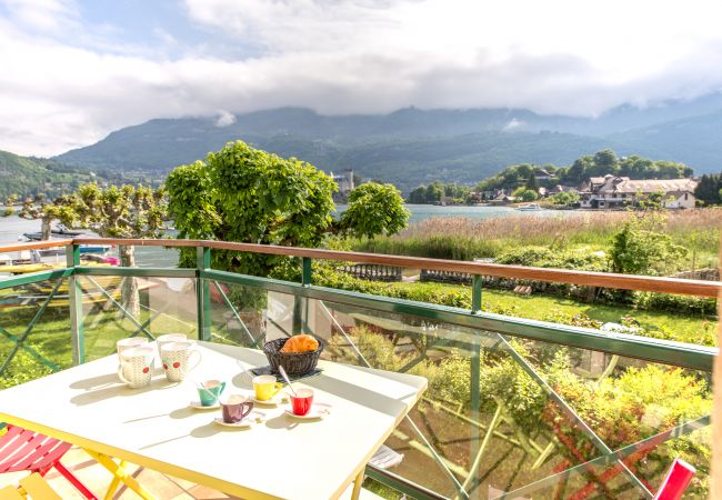 Balcony lake view - Holiday rental  balcony, lake view, Mountain View, lunch, 2 persons, holiday rental, luxury, location