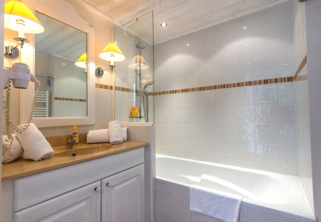 Bathroom - Holiday rental bathroom, bathtub, holiday rental, location, luxury