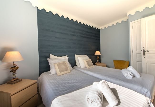 Bed room - Holiday rental  bedroom, double-bed, simple-bed, holiday rental, location, luxury, standing