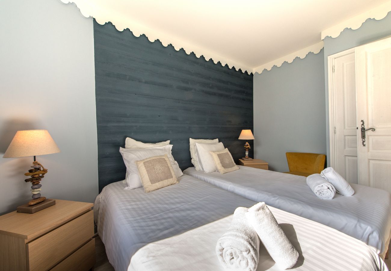 Bed room - Holiday rental  bedroom, double-bed, simple-bed, holiday rental, location, luxury, standing