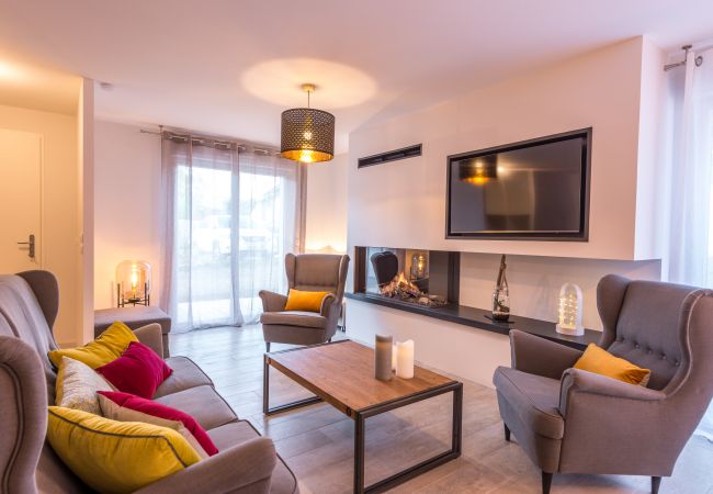 rentals annecy lake house, family, luxury, seasonal rental, high-end concierge, holidays, snow, hotel, sun, summer, lake, annecy