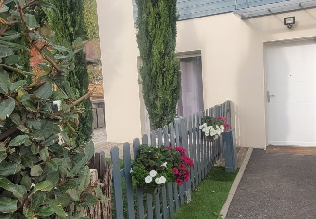 annecy rental holidays house, family, luxury, seasonal rental, high-end concierge, holidays, st jorioz, snow, hotel, sun, summer, lake, annecy