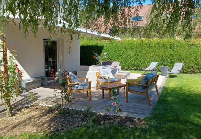 Garden loungers - Holiday rental Annecy lounge, house, luxury, seasonal rental, annecy, vacations, lake, mountain, hotel, family, snow, sun, garden, relaxation