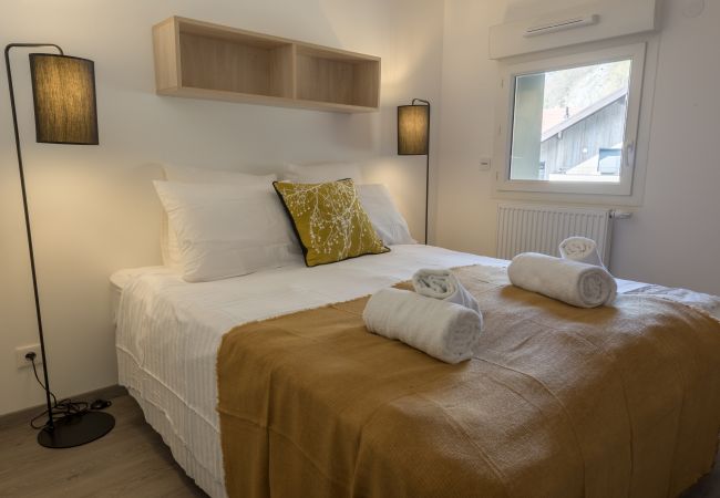 Double bedroom - Holiday rental  double room, luxury, flat, holiday rental, annecy, vacation, lake view, mountain, seminar, jacuzzi, hotel, snow, sun