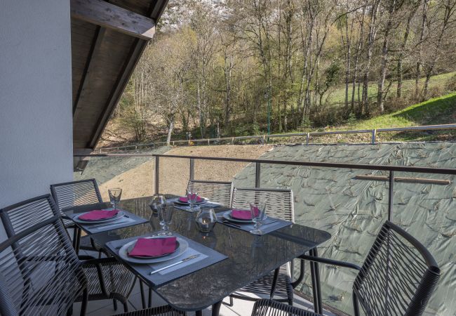 Balcony - Holiday rental  balcony, luxury, flat, holiday rental, annecy, vacation, lake view, mountain, hotel, snow, sun, Taillefer