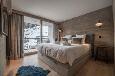 Flat for rent Courchevel ski in out with swimming pool, luxury mountain rental, concierge service in the village centre