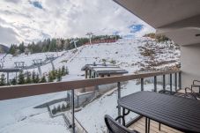 Flat for rent Courchevel ski in out with swimming pool, luxury mountain rental, concierge service in the village centre