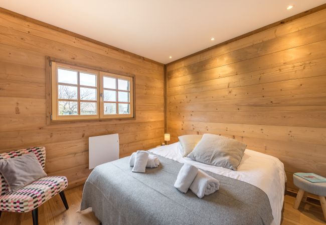 accommodation annecy france room, double bed, linen, as at home, annecy house rental, annecy lake rental