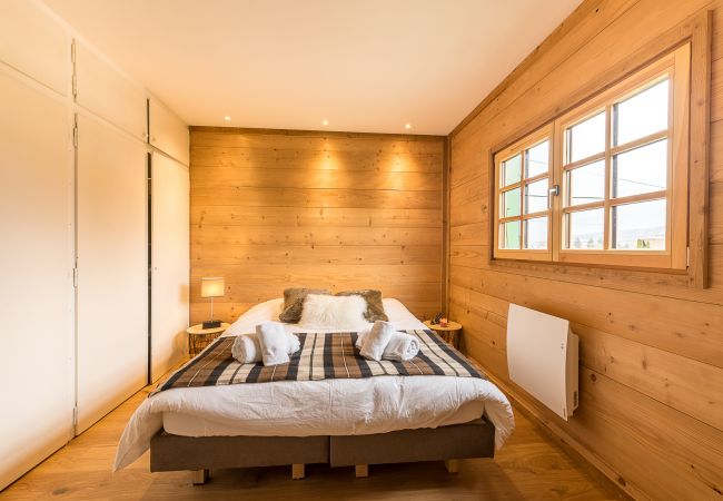 cottage annecy for rent room, single beds, double bed, mountains, beautiful view, cosy, lake annecy, annecy villa, annecy prestige rental