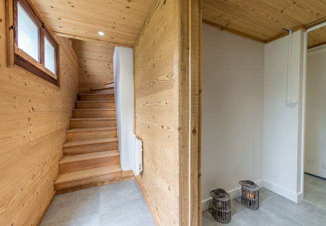 holiday rentals annecy garden level, hallway, bedroom, seasonal rental saint jorioz, reveillon lake annecy, summer rental annecy
