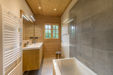 bathroom, bathtub, bath, sink, rental, vacation rental, airbnb, mountains, lake 