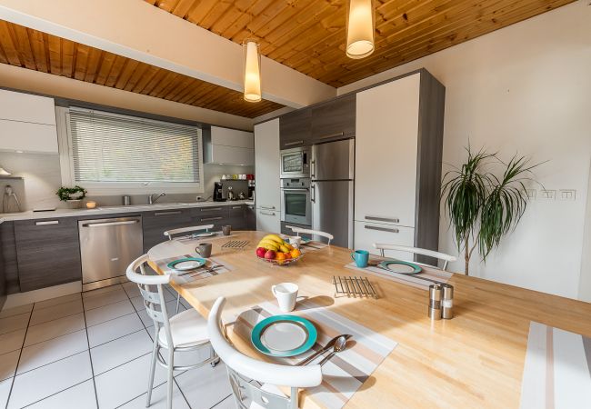 LLA Selections - Home and chalets Premium rentals French alps  kitchen, villa, standing, holiday rental, location, annecy, lake, mountains, luxury, house, hotel, sun, snow, vacation