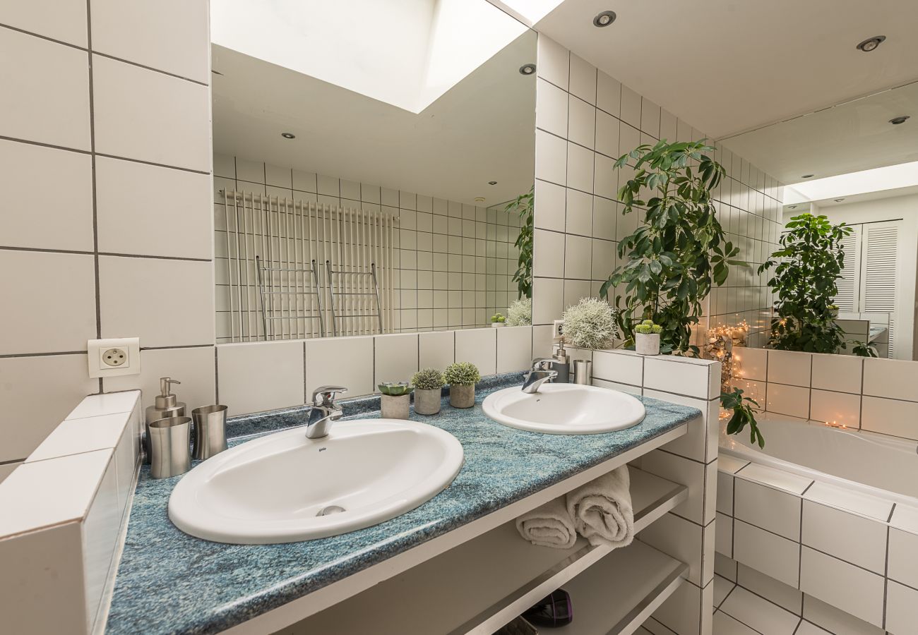 Bathroom - Holiday rental  bathroom, villa, standing, holiday rental, location, annecy, lake, mountains, luxury, house, hotel, sun, snow, vacation