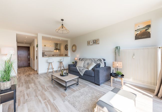 annecy 2022 living room, studio, apartment, luxury, seasonal rental, annecy, vacations, lake, mountain, hotel, snow, sun, cocooning