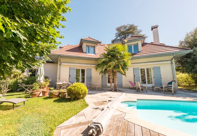 Swimming pool - Holiday rental  pool, house, villa, family, luxury, seasonal rental, annecy, vacations, lake, mountain, hotel, snow, sun