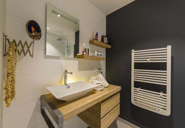 LLA Selections - Home and chalets Premium rentals French alps shower room, vacation home, family time, concierge, high-end, haute-savoie, luxury